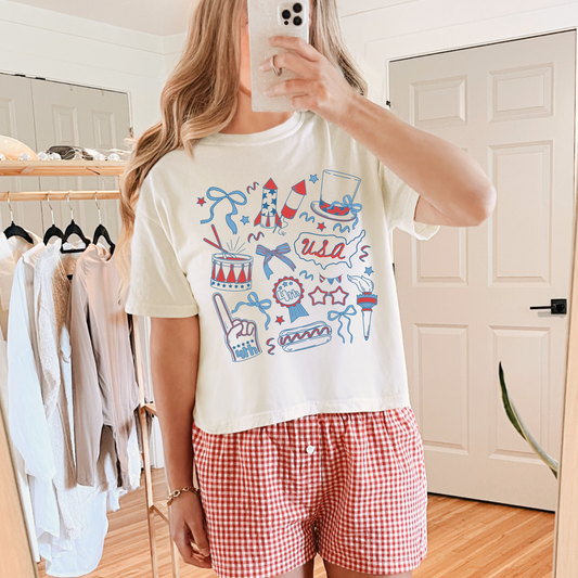 USA Doodle 4th of July T-Shirt – Comfort Colors Boxy Tee | Vintage Red White Blue Graphic | Soft Cotton Cropped Fit