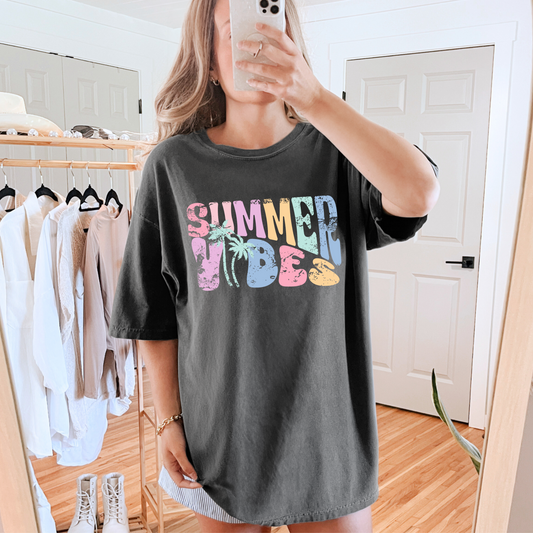 Summer Vibes T-Shirt – Comfort Colors Beach Tee, Retro Pastel Graphic, Vacation Shirt for Women